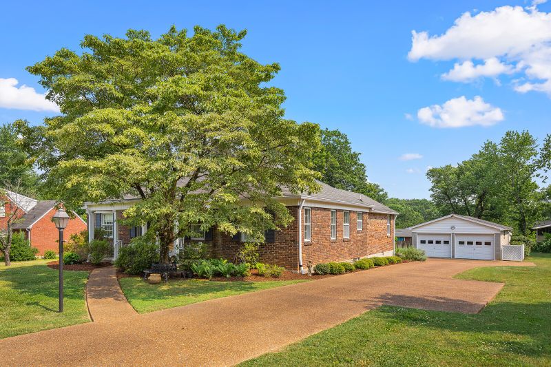 2720 Overhill Cir, Nashville, TN 37214
