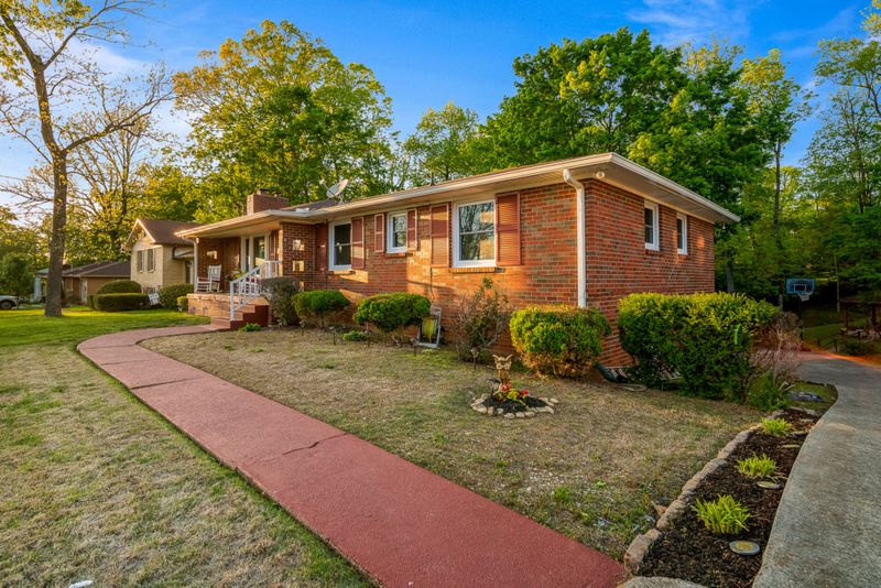 408 Bonnawood Dr, Hermitage, TN 37076