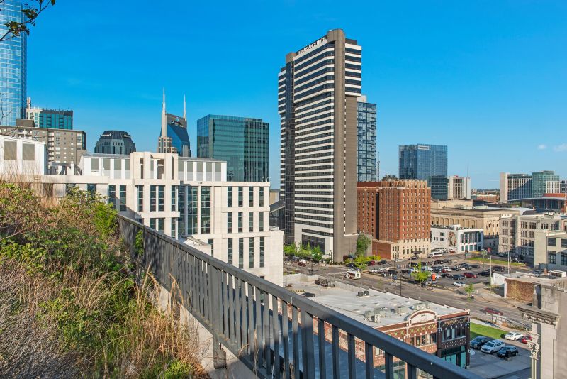 180 9th Ave N #402, Nashville, TN 37203