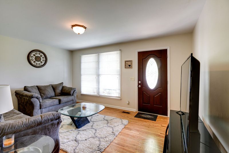 517 Des Moines Dr, Hermitage, TN 37076