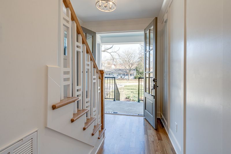 2704 Mailan Dr, Nashville, TN 37206