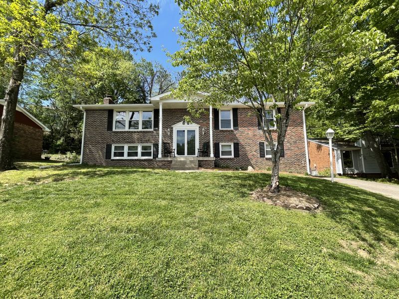 2629 Somerset Dr, Nashville, TN 37217