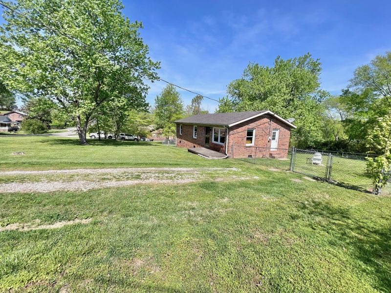 189 Meadow Dr, Gordonsville, TN 38563