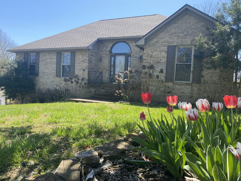 1229 Hartsfield Dr, Columbia, TN 38401