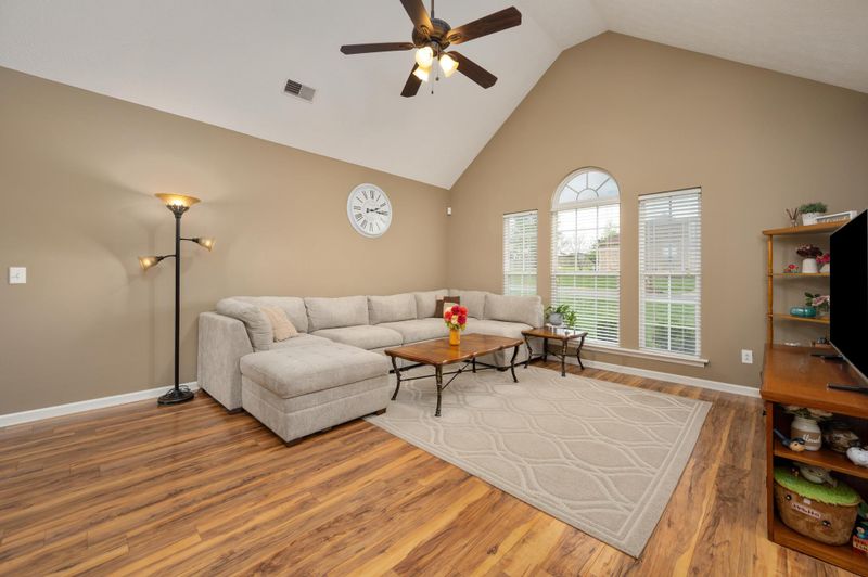 1008 Margaret Dr, Hendersonville, TN 37075