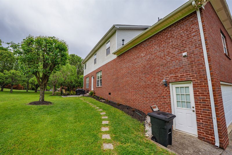 205 Crooked Creek Ln, Hendersonville, TN 37075