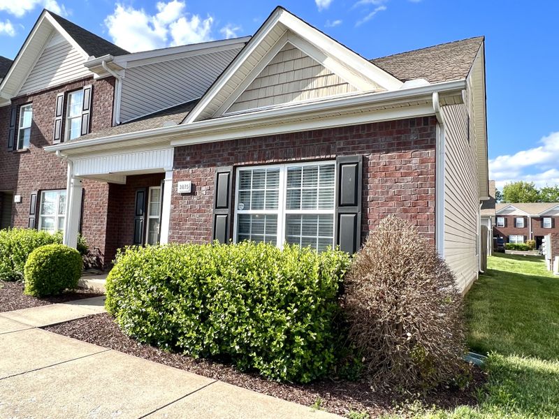 3015 Rg Buchanan Dr, La Vergne, TN 37086