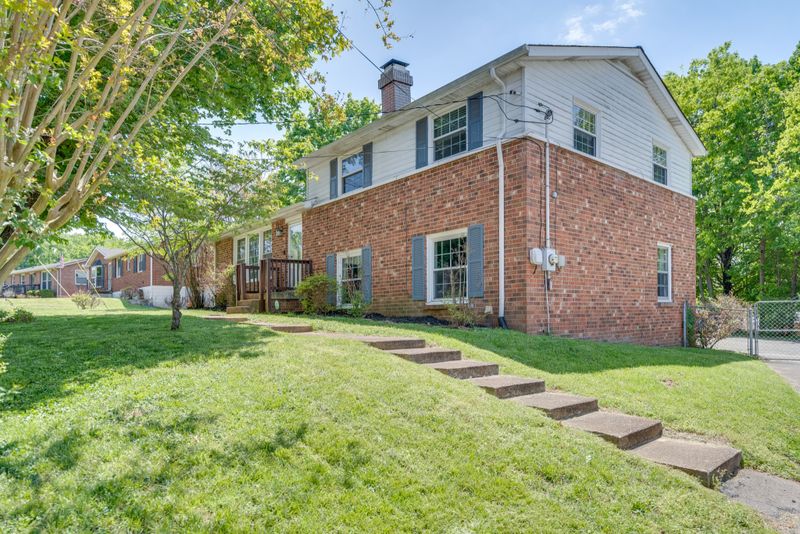 335 Bonnavue Dr, Hermitage, TN 37076