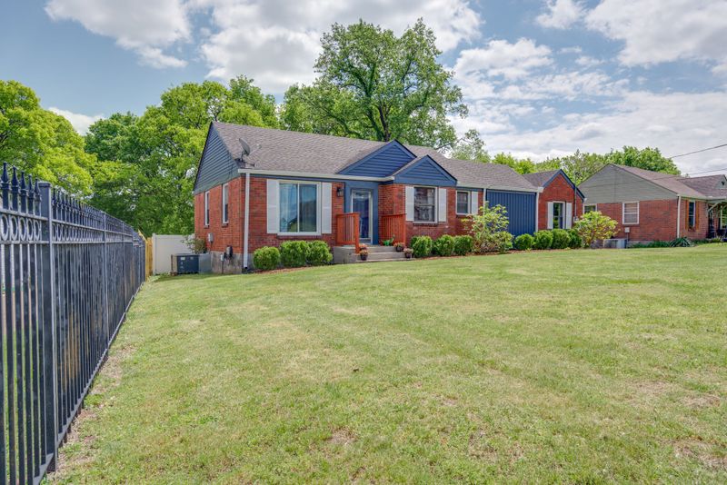 2311 Ridgecrest Dr, Nashville, TN 37216