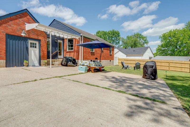 2311 Ridgecrest Dr, Nashville, TN 37216