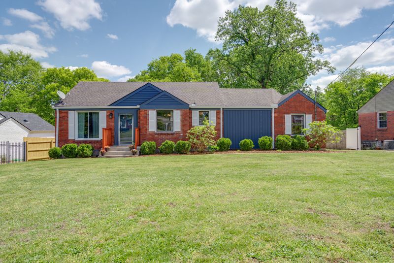 2311 Ridgecrest Dr, Nashville, TN 37216