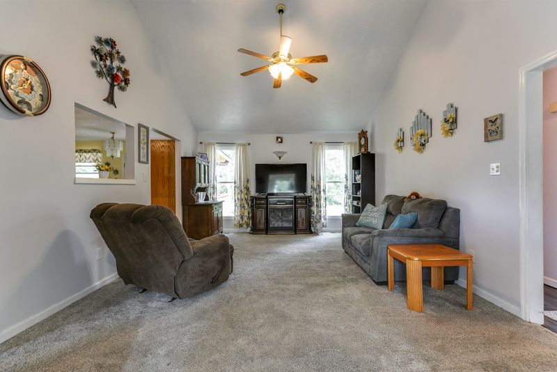 1419 Potter Dr, Columbia, TN 38401