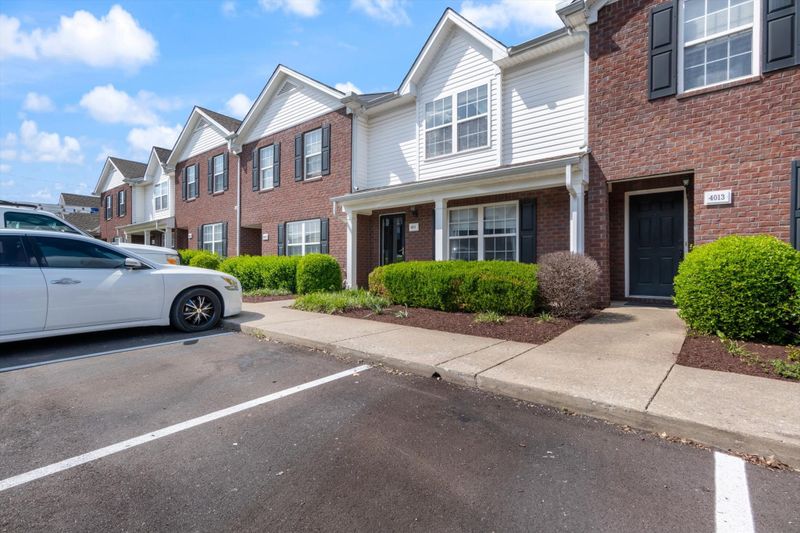 4011 Rg Buchanan Dr, La Vergne, TN 37086