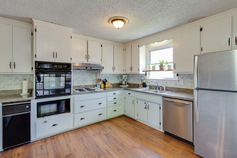 597 Dutchmans Dr, Hermitage, TN 37076