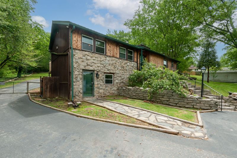 504 Sharondale Dr, Columbia, TN 38401