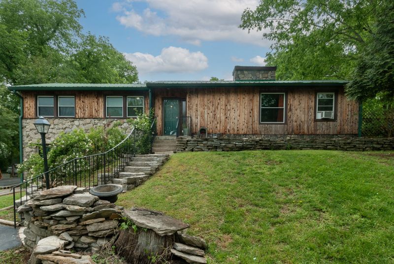 504 Sharondale Dr, Columbia, TN 38401