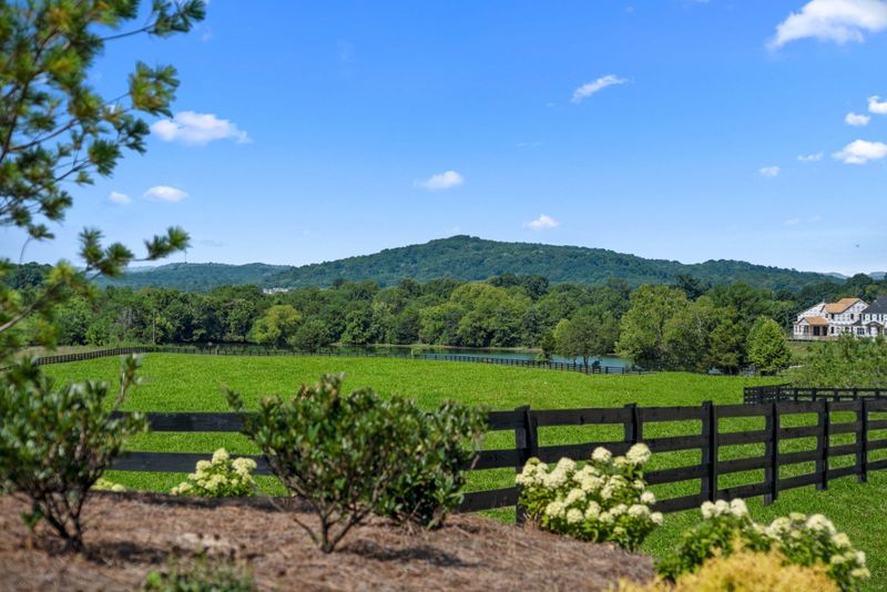 2015 Ellsworth Ln, Arrington, TN 37014