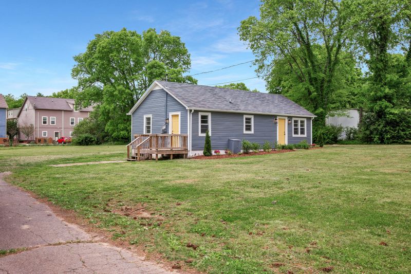 304 Walton Ferry Rd, Hendersonville, TN 37075