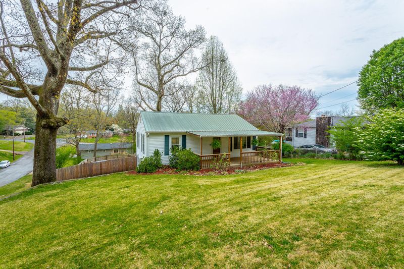 232 Longview Dr, Rossville, GA 30741