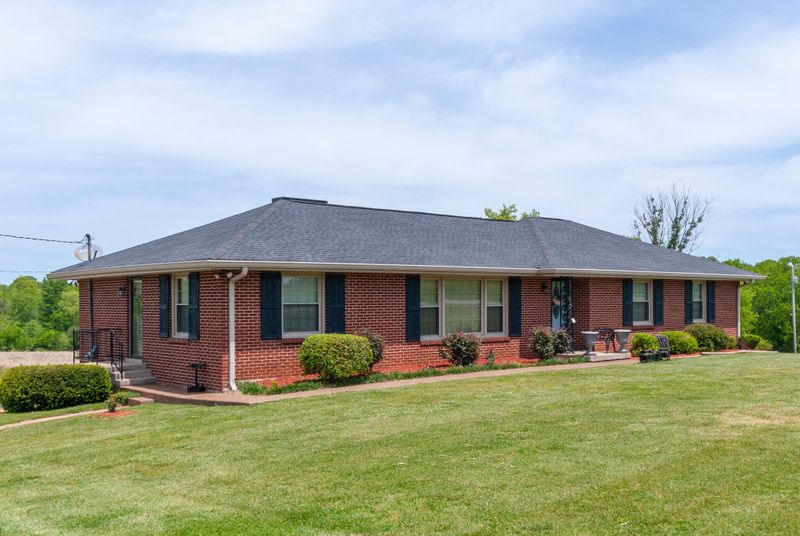 2122 Williamsport Pike, Columbia, TN 38401