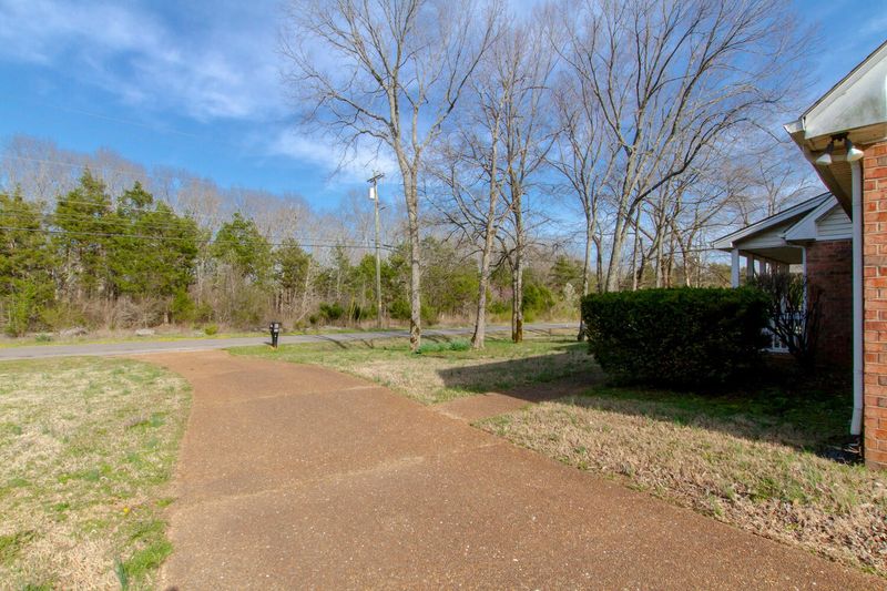 577 Hollandale Rd, La Vergne, TN 37086