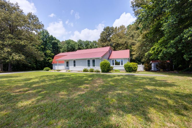 1978 B G Fort Rd, Cedar Hill, TN 37032