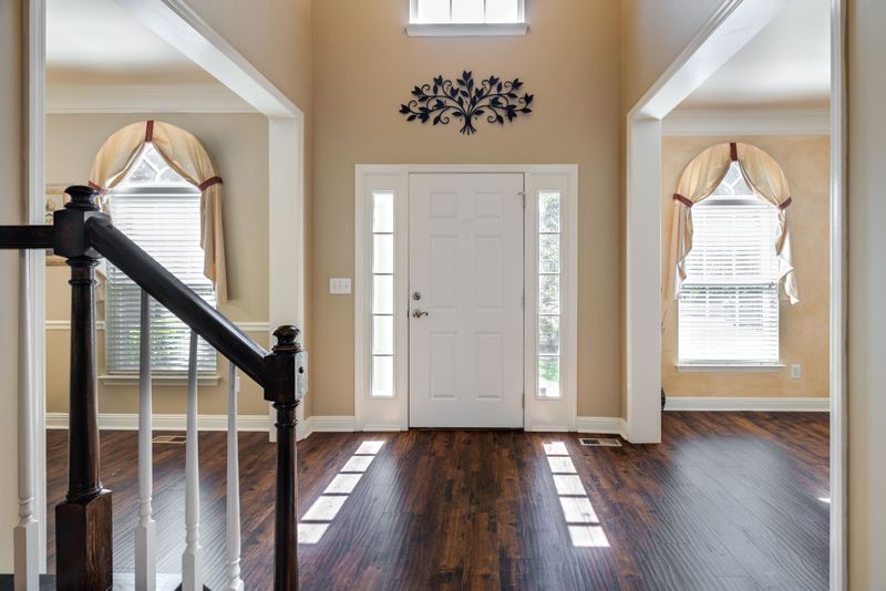 6972 Stone Run Dr, Nashville, TN 37211