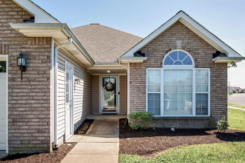 1486 Woodside Dr, Lebanon, TN 37087