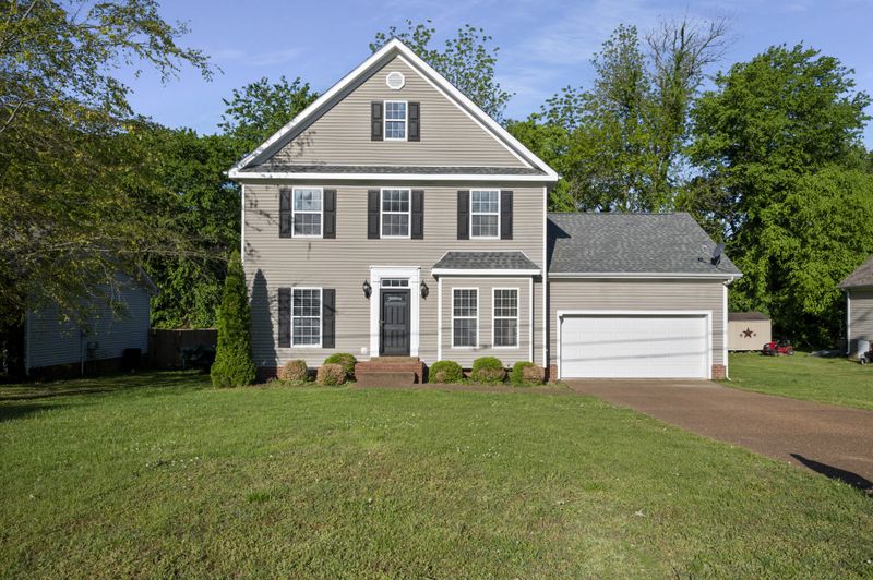 2813 Overton Dr, Thompsons Station, TN 37179