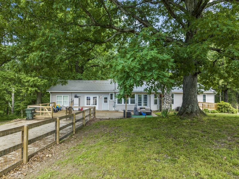 455 Bishop Ln, Dickson, TN 37055