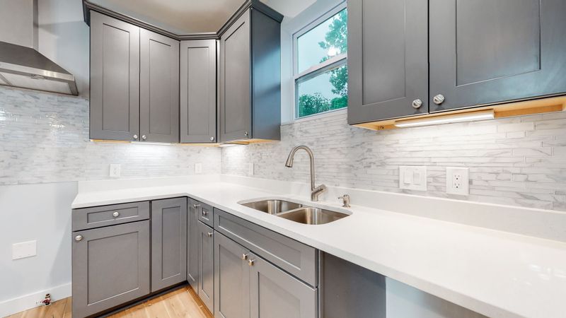 128 Ben Allen Rd, Nashville, TN 37207