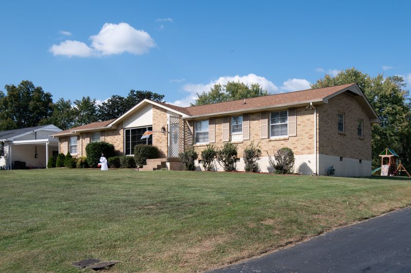102 Crossroad Dr, Hendersonville, TN 37075