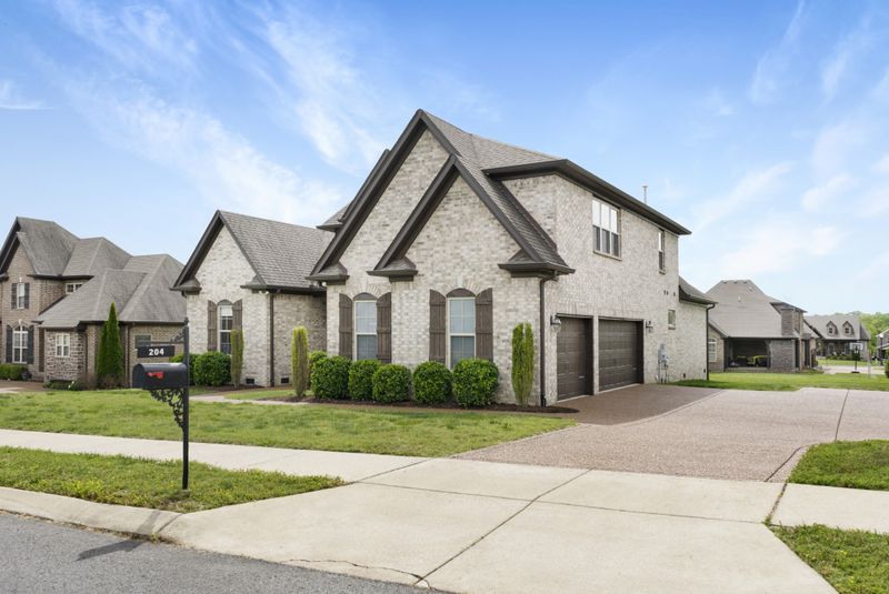 204 Buckleigh Pt, Gallatin, TN 37066