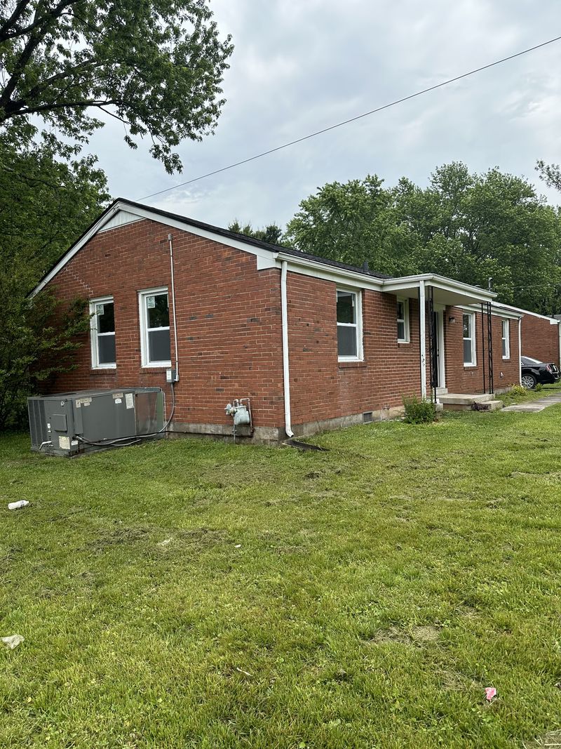 1815 Gardner Dr, Murfreesboro, TN 37130