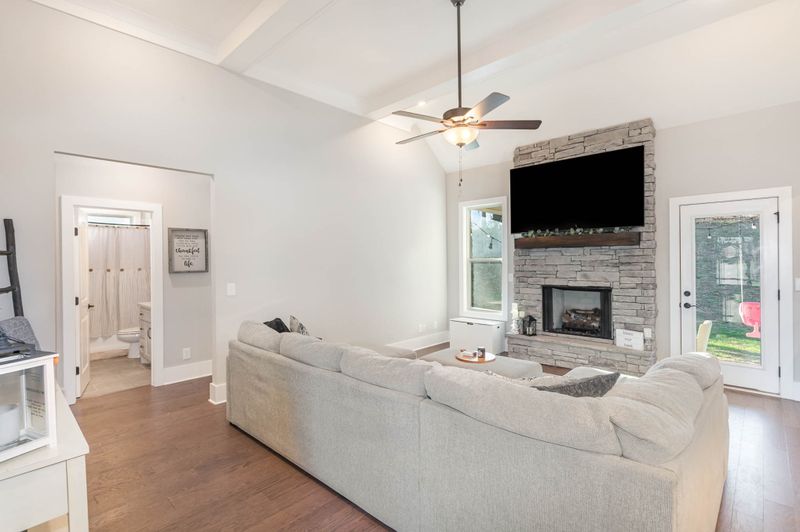 1804 Belclare Cir, Lebanon, TN 37087