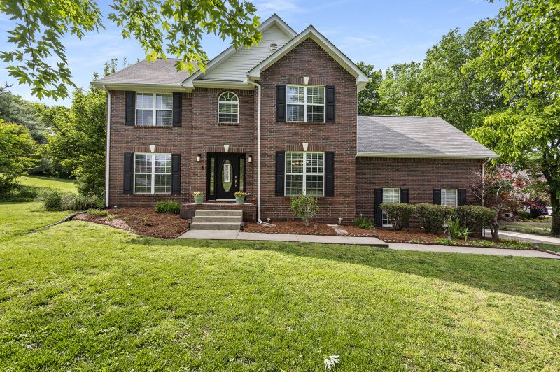 1003 Dickens Dr, Mount Juliet, TN 37122