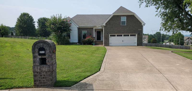 1215 Wiltshire Ct, Columbia, TN 38401