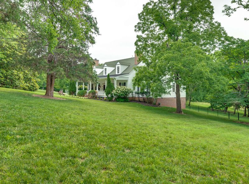 1421 Otter Creek Rd, Nashville, TN 37215