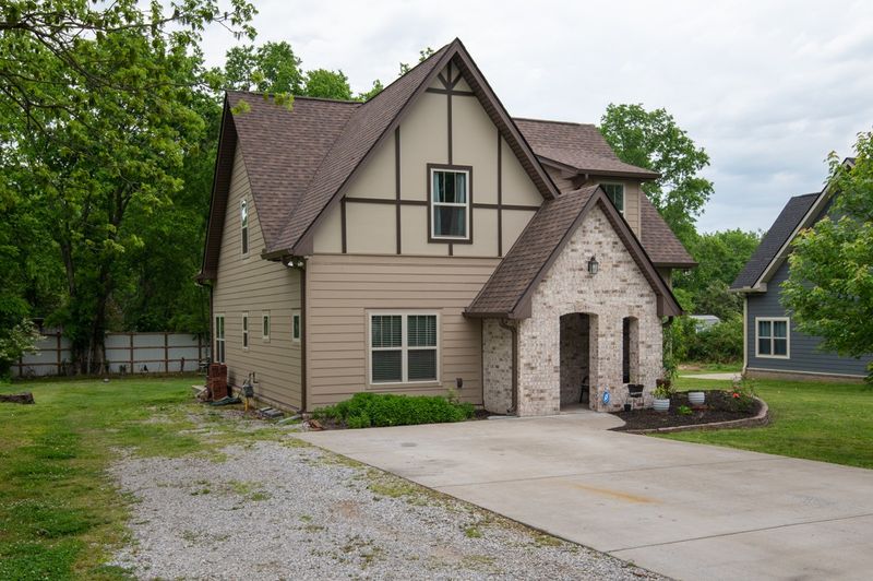 207 Anderson Ave, Lebanon, TN 37087