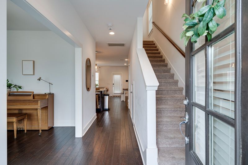 710 Cottage Park Dr, Nashville, TN 37207