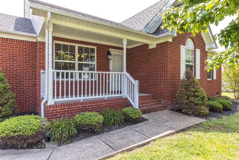 1921 Spears Ln, Columbia, TN 38401