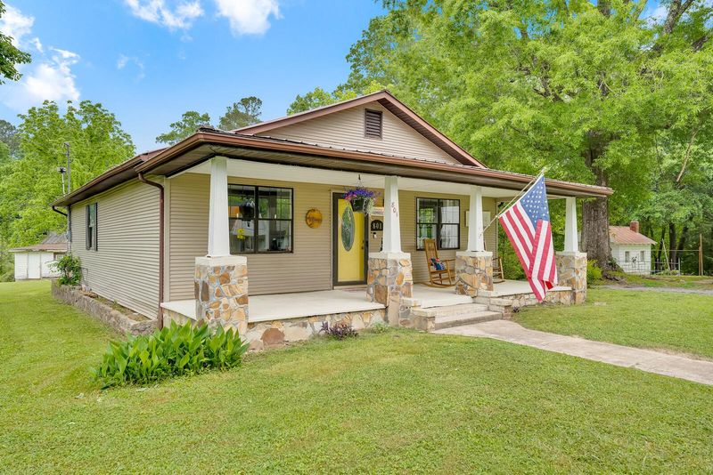 801 Gordon St, Chickamauga, GA 30707
