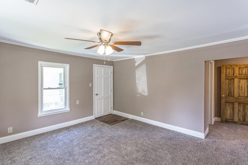 703 Henderson Ave, Rossville, GA 30741