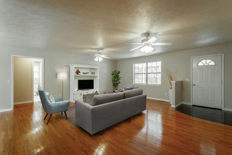 76 Side Kick Ln, Ringgold, GA 30736