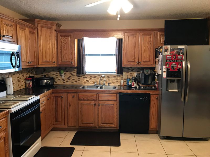 1900 Eric Dr, Rossville, GA 30741