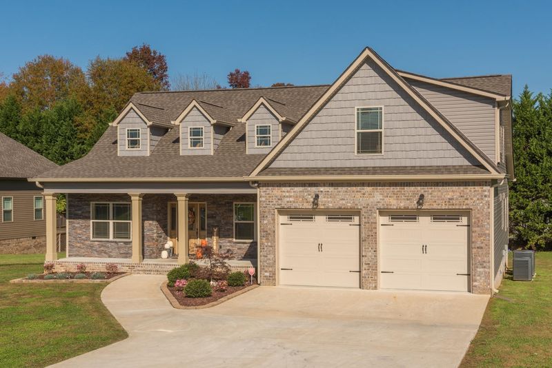35 E Acorn Dr, Rock Spring, GA 30739