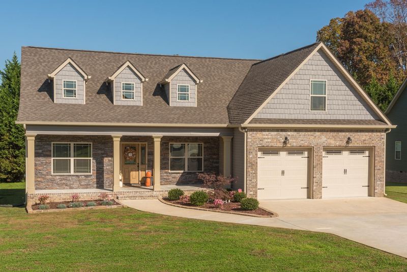 35 E Acorn Dr, Rock Spring, GA 30739