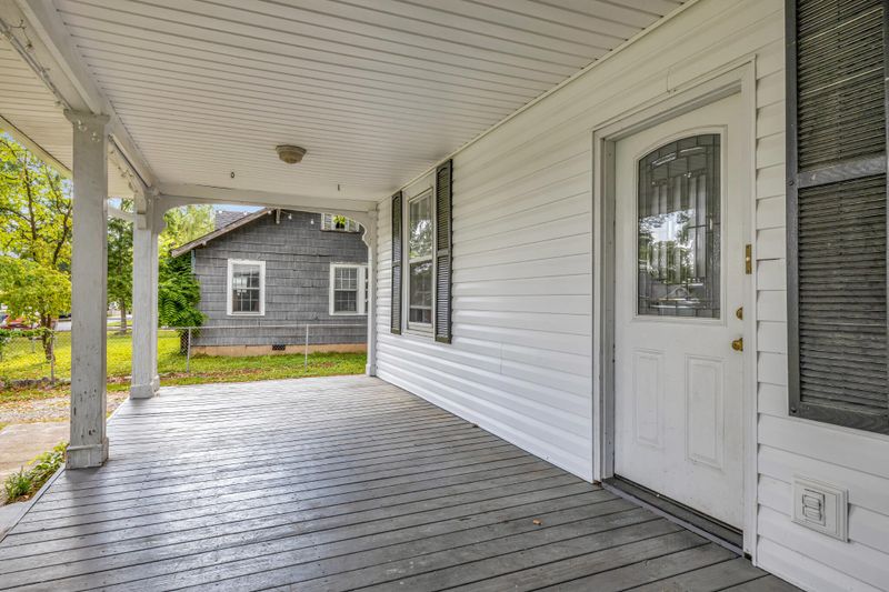 6 E 9th St, Chickamauga, GA 30707