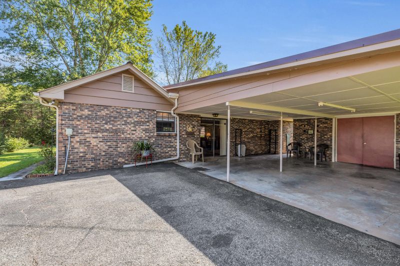2258 W Cove Rd, Chickamauga, GA 30707