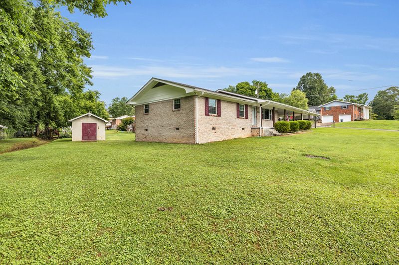 2 Hickory Cir, Rossville, GA 30741